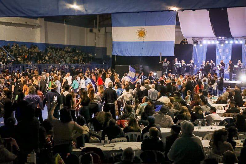 Esta noche se realizará la Gran Peña Folklórica &#8220;Esperando el 25&#8221;