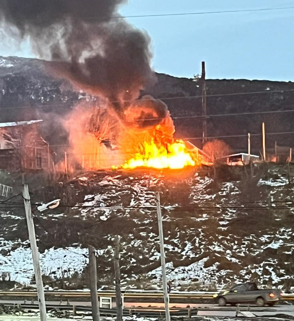 Incendio provocó daños totales en una construcción