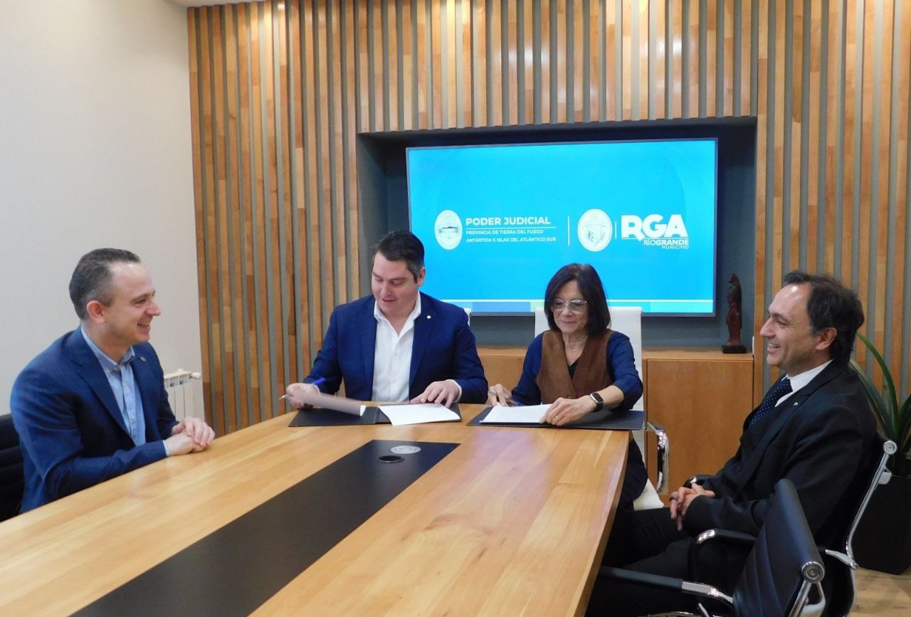 El STJ firmó un convenio de colaboración y asistencia con el intendente de Río Grande
