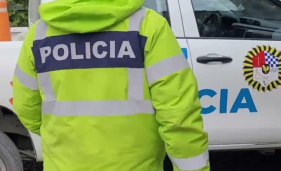 Buscando un arma de fuego, encontraron explosivos y droga