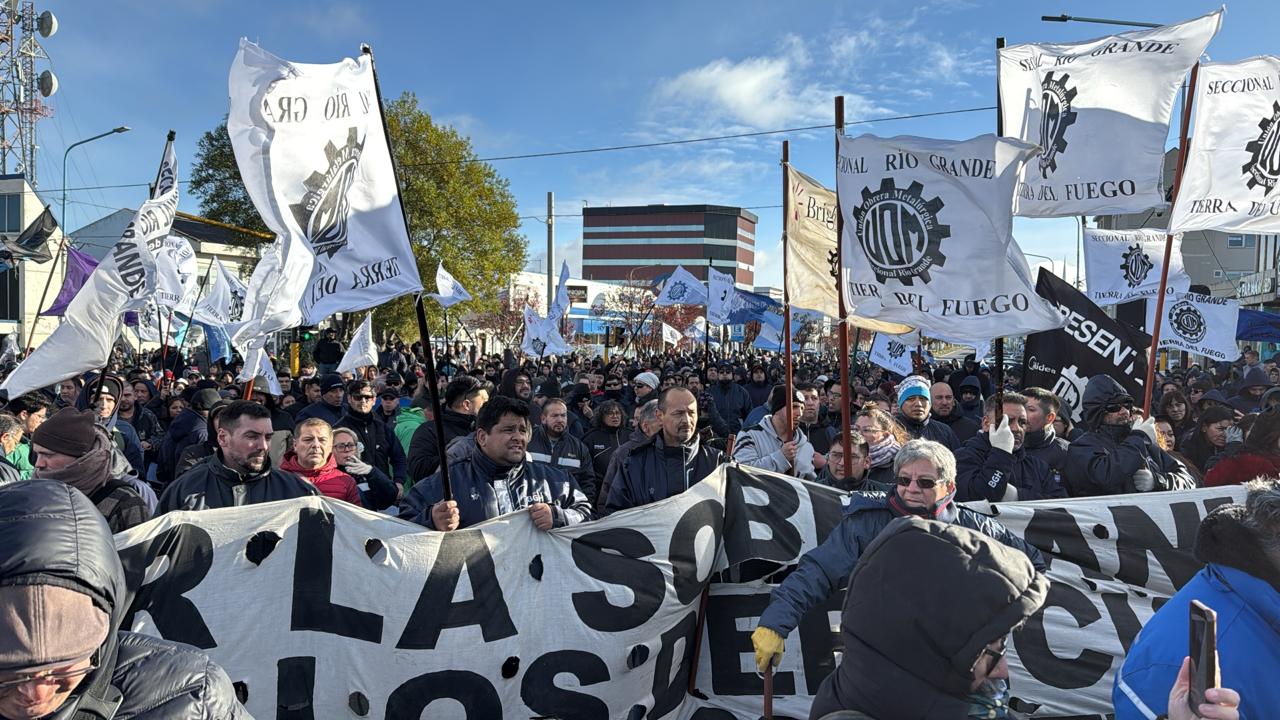 (VIDEO) Multitudinaria protesta de trabajadores metalúrgicos