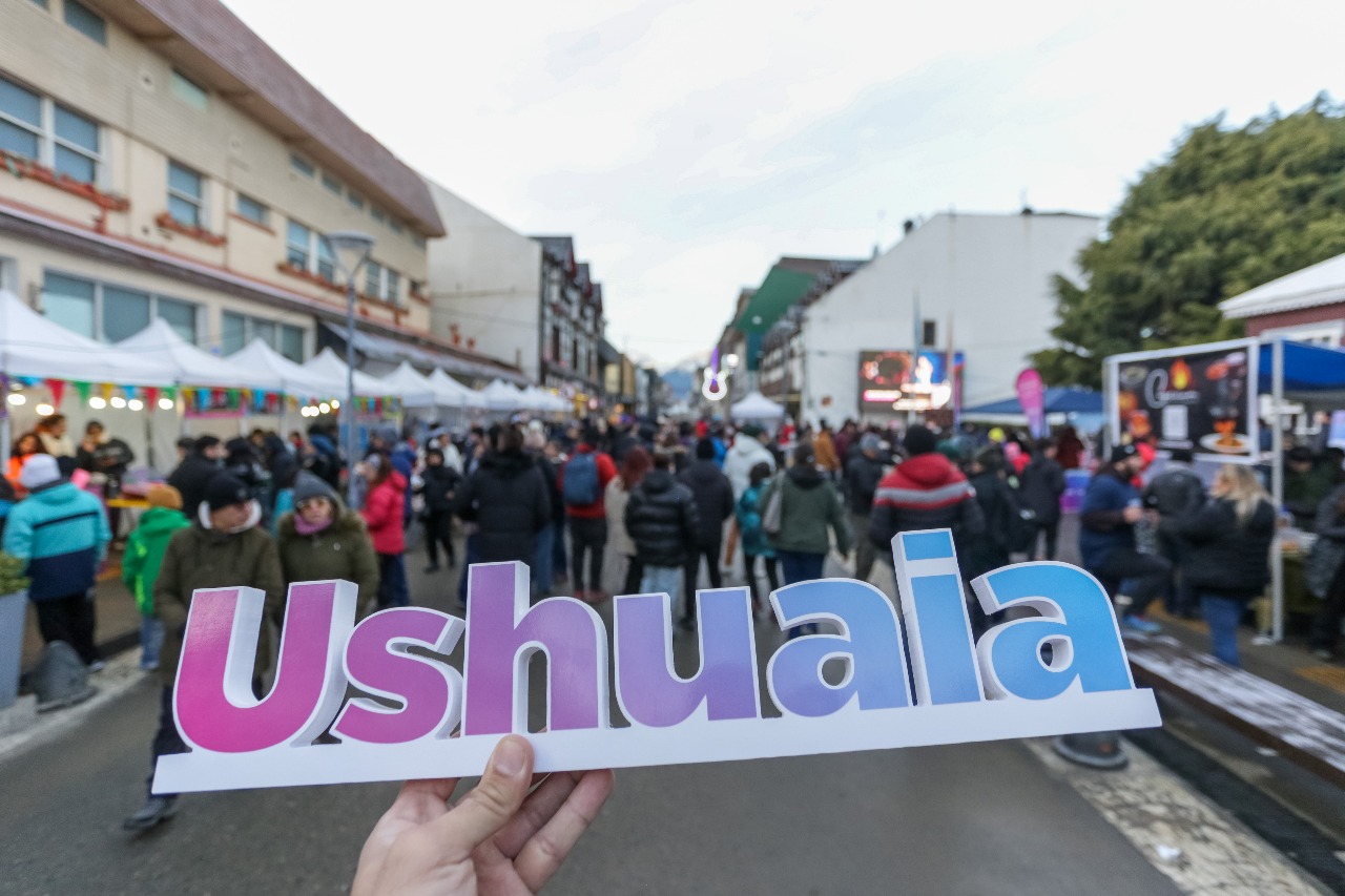Multitudinario evento en Ushuaia, en el marco de &#8220;La Noche Más Larga 2025&#8221;