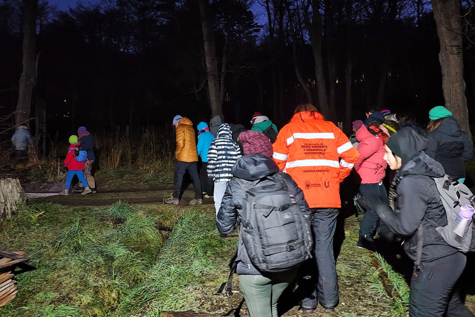 &#8220;Ushuaia celebró La Noche Más Larga con una mágica caminata nocturna en El Jardín Botánico&#8221;