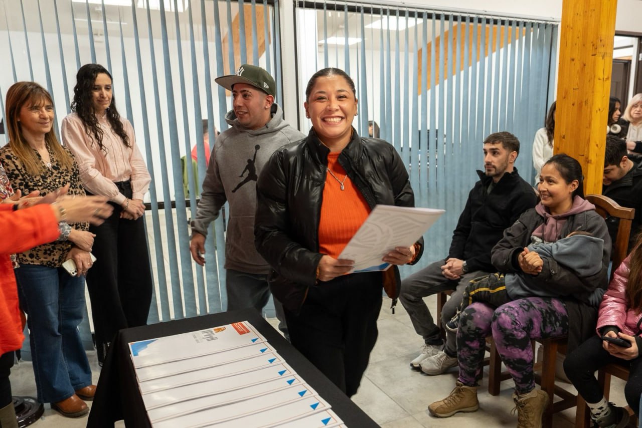 &#8220;Con cada terreno entregado reafirmamos el compromiso con el arraigo, la identidad y el desarrollo de nuestra provincia&#8221;