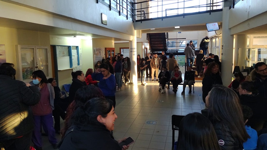 Trabajadores de Salud enojados por el aumento por decreto y no descartan un paro