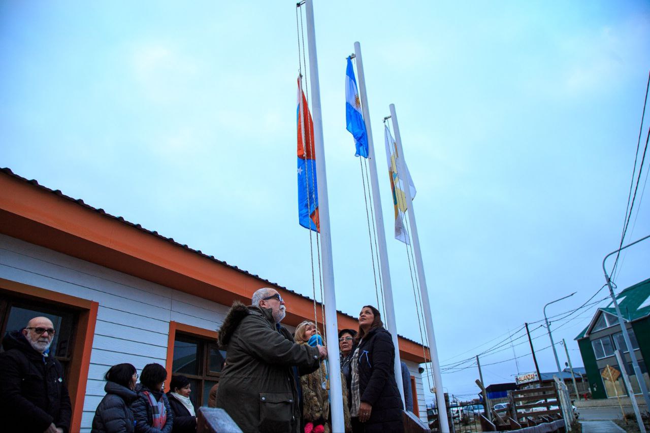 La bandera como símbolo, flameó en las tres ciudades
