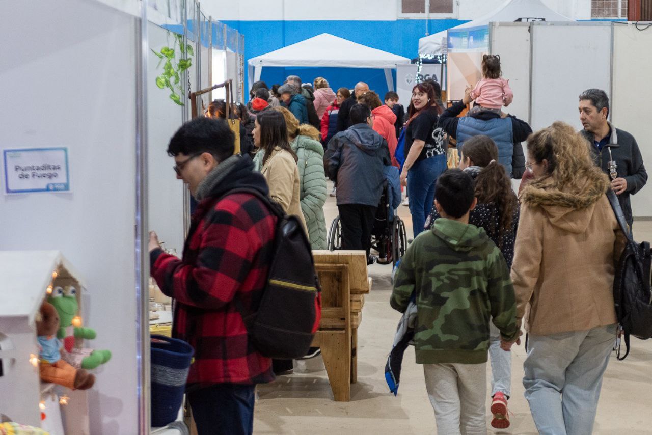 La 1ᵃ Expo “Emprender desde el Sur” contó con más de 70 emprendedores y 45 stands