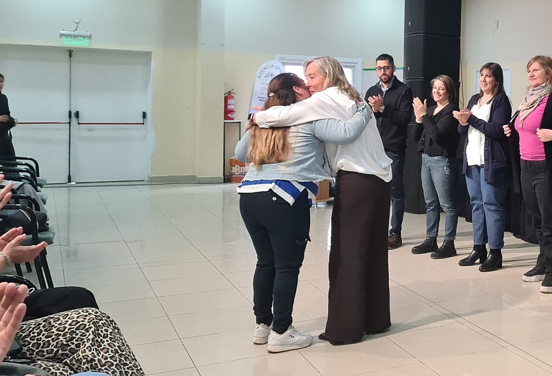 Capacitarán a las personas encargadas de comedores comunitarios: Asisten a 130 en toda la TDF
