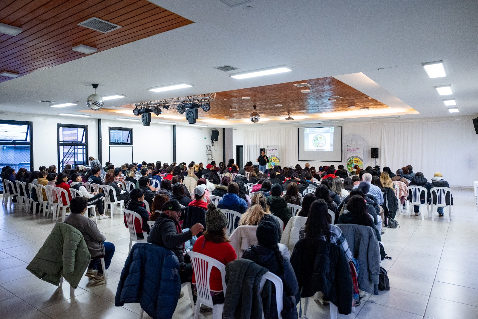 En Ushuaia se dictó con amplia convocatoria un nuevo curso de “Manipulación de Alimentos”