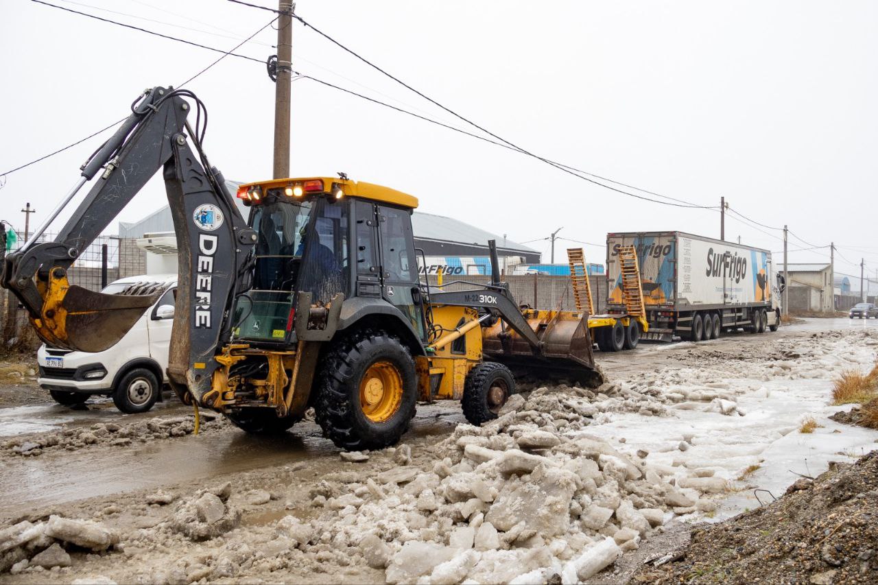 Continúan los trabajos de limpieza de hielo y escarcha en sectores de la ciudad