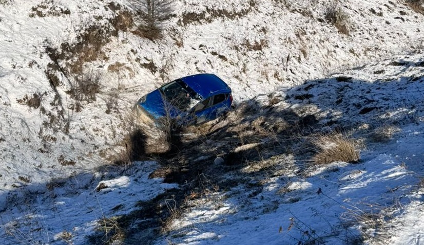 Un auto se despistó en la ruta y la familia resultó con lesiones leves