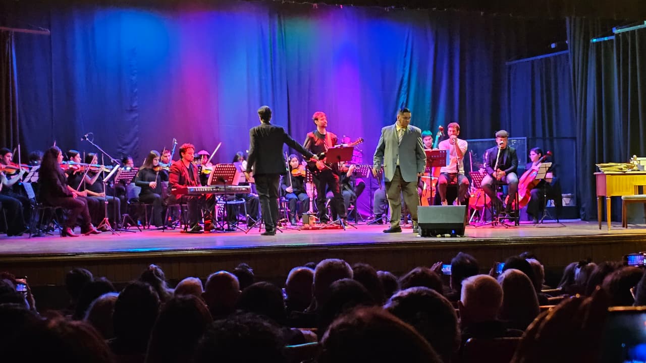 Emoción y memoria en escena: la Orquesta Kayén presentó “Canciones Prohibidas” a 50 años del golpe
