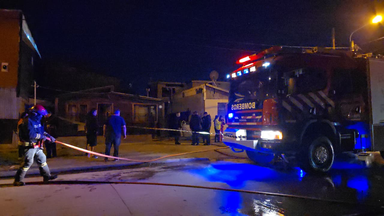 Un incendio provocó daños en dos viviendas