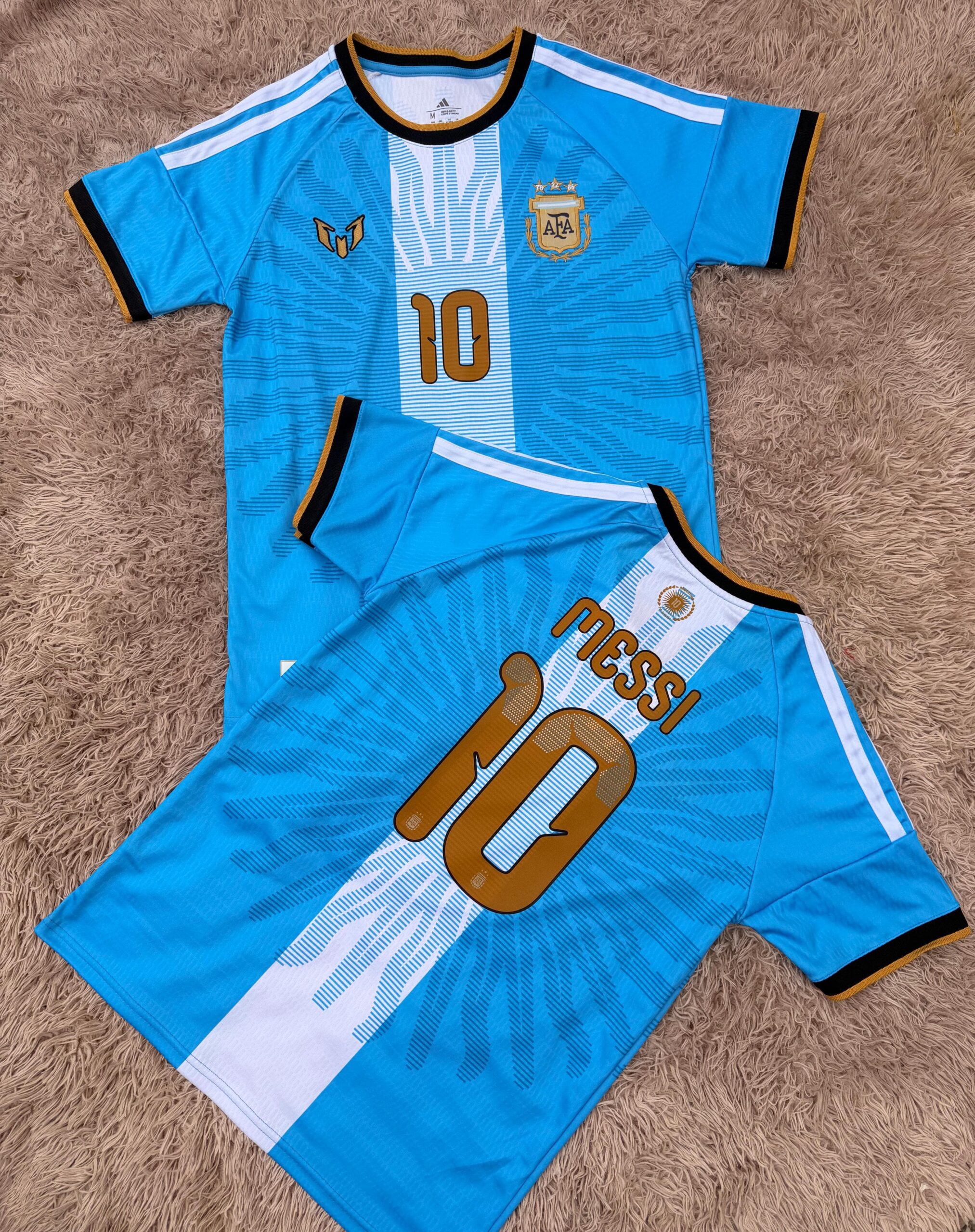 Llegó a Viceversa la camiseta exclusiva de la despedida de Lionel Messi