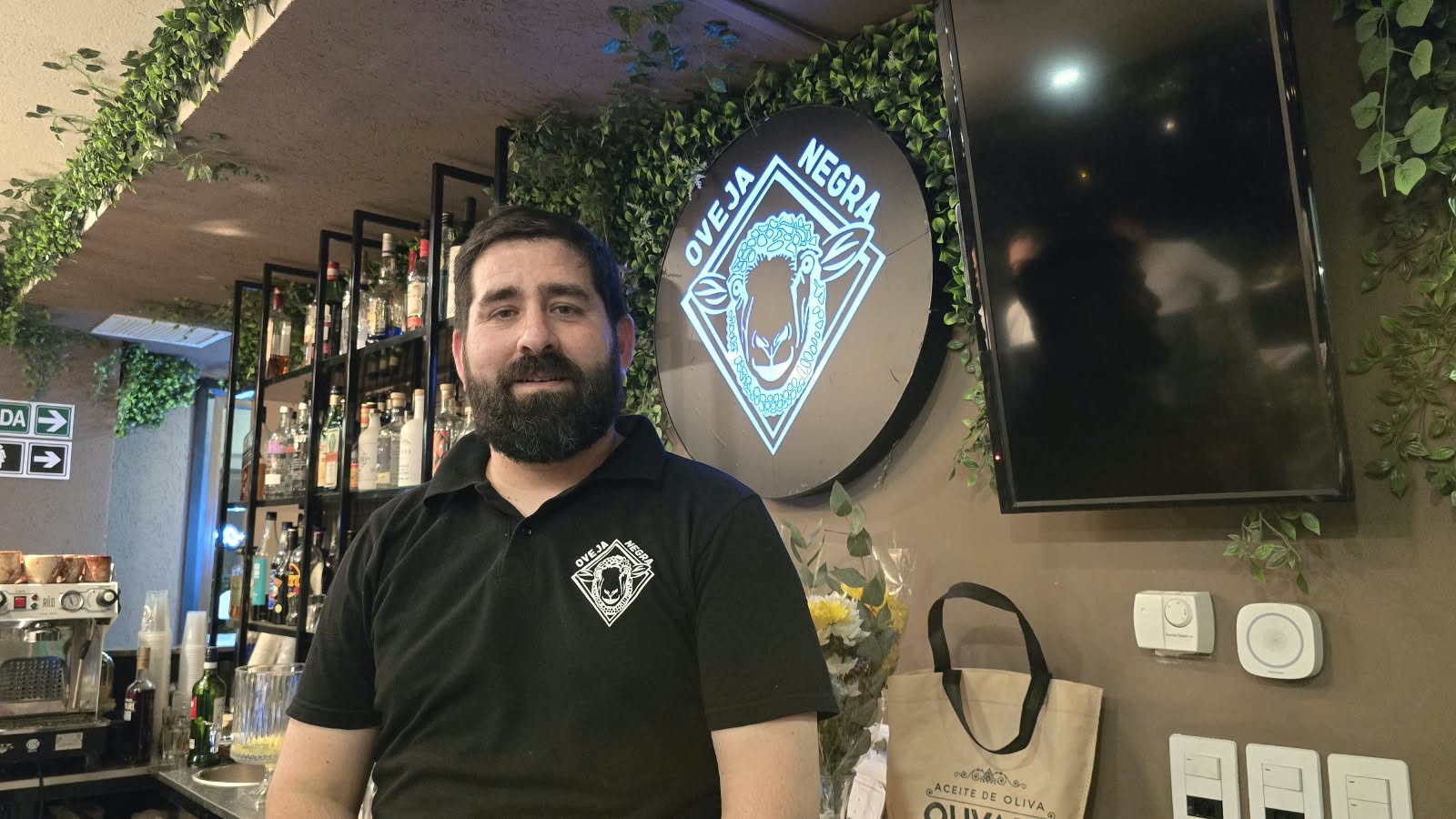 Facundo Salas detalla la propuesta integral y gastronómica de Oveja Negra Restaurante & Bar